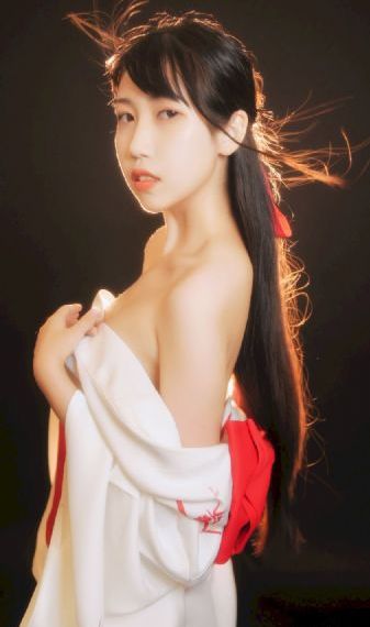 鱼跃在花见